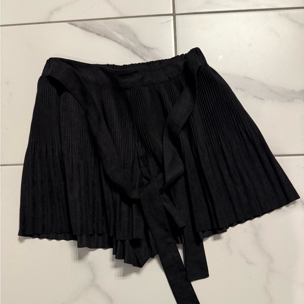 Zara Black Pleated Skort，like new